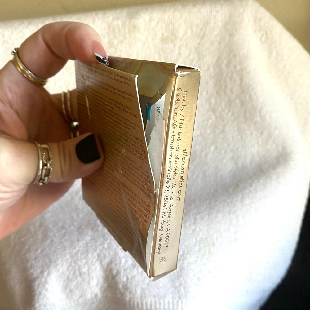 STILA Multicolor One step Correcting Face Powder Palette - Picture 9 of 9